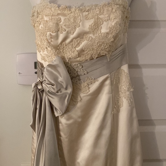 Wedding dress Les Noces Couture in Italian natural silk and lace guipure details - Picture 3 of 16